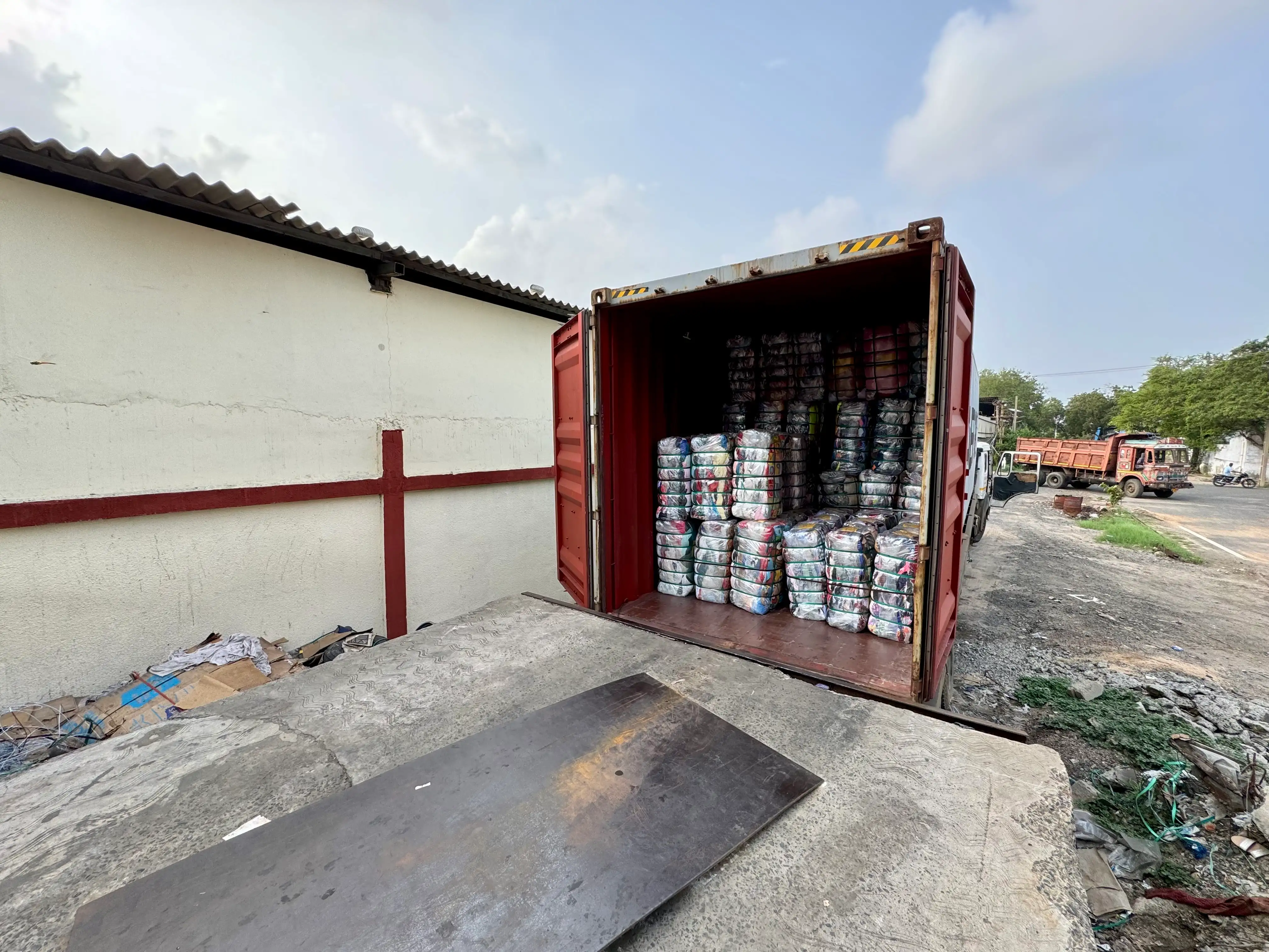 used clothing cut wipers vintage clippings ready packed in the contatiner being shipped